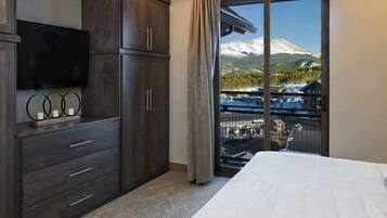1 bedroom, in-room safe, iron/ironing board, free WiFi