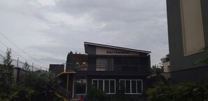 Breakfast, lunch and dinner served - Natra Apartments (Kampala)