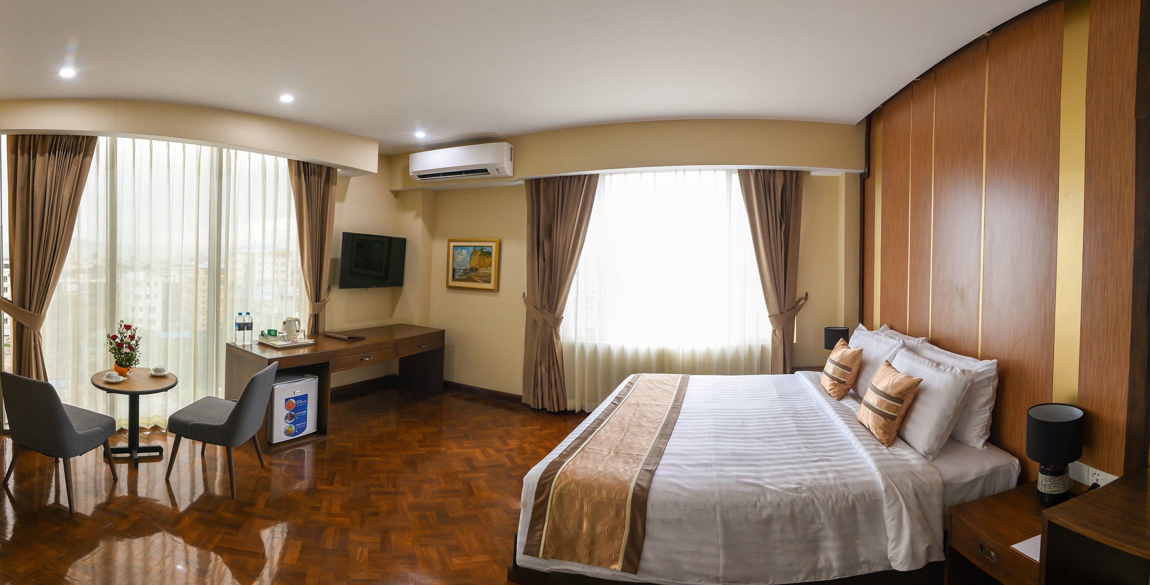 suite | minibar, in-room safe, desk, laptop workspace