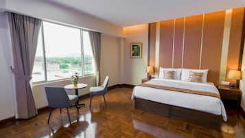 Suite | Wohnzimmer | 42-Zoll-Flachbildfernseher mit Kabelempfang, Fernseher