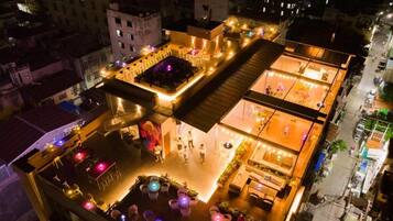 Bar auf der Dachterrasse