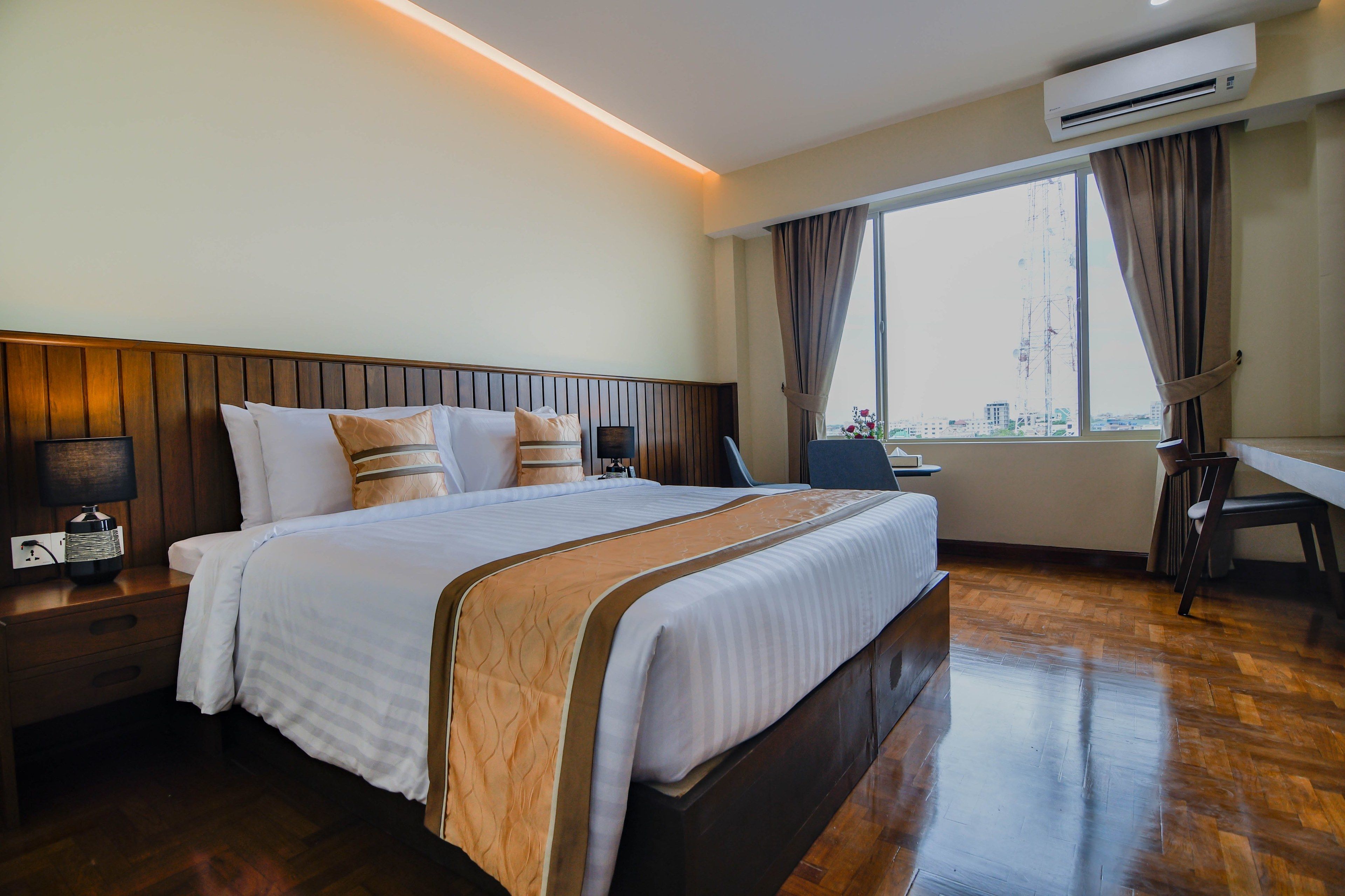 deluxe double room | minibar, in-room safe, desk, laptop workspace