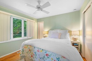 2 bedrooms, desk, iron/ironing board, free WiFi