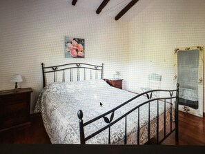 2 chambres, fer et planche à repasser, Wi-Fi, draps fournis