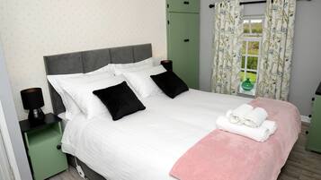 3 bedrooms, iron/ironing board, free WiFi, bed sheets