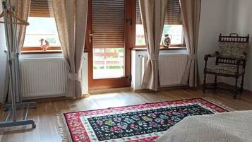 4 habitaciones, escritorio, tabla de planchar con plancha y wifi gratis