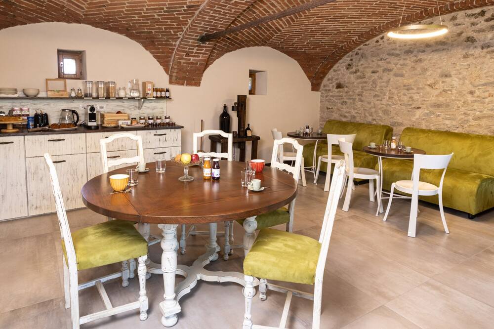 Apartment LA CORTE, in farmhouse at the foot of Monviso with wellness area