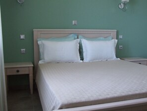 2 عدّة غرف نوم ومكواة/لوح كي وسرير سفر وواي فاي مجانًا