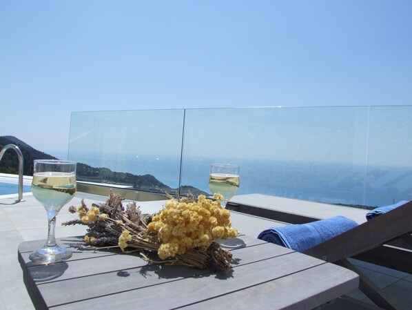 تناول الطعام بالخارج