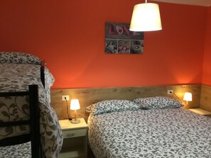 1 chambre, fer et planche Ă repasser, lit parapluie, Wi-Fi gratuit