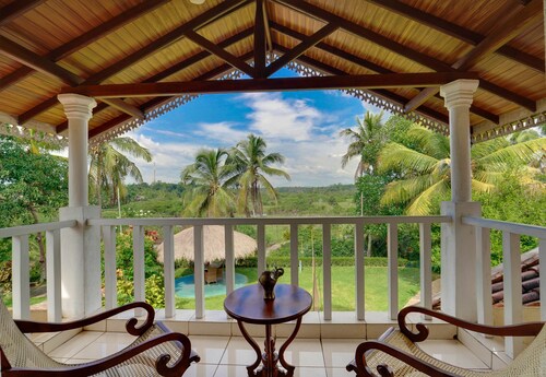 Luxury Sri Lanka Villa Private Oasis with Pool for Relaxing Family Retreat
