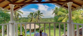 Privat villa med pool och panoramautsikt