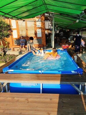 季节性开放的室外游泳池