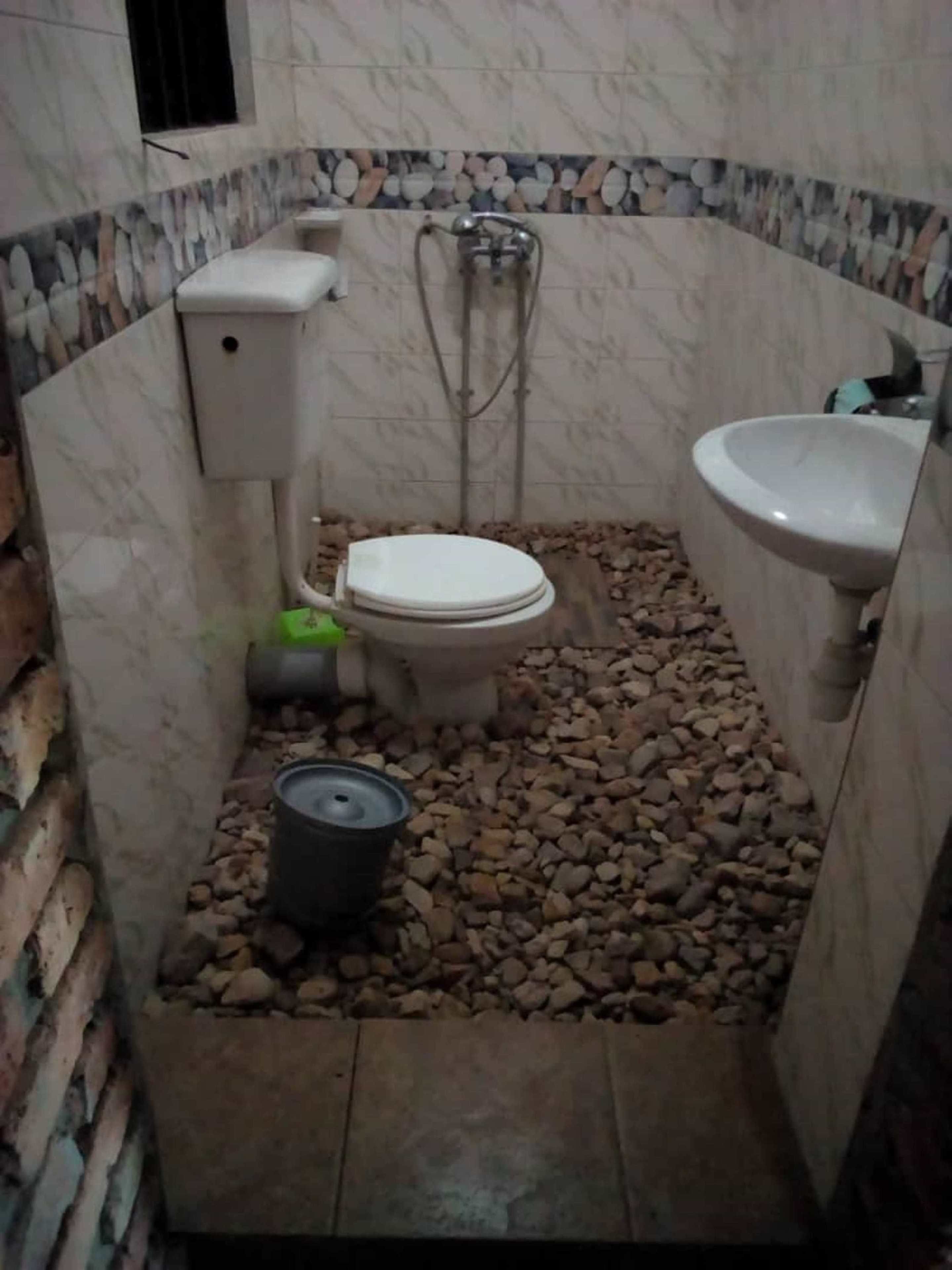 Double Room | Bathroom | Shower, towels, soap, toilet paper
