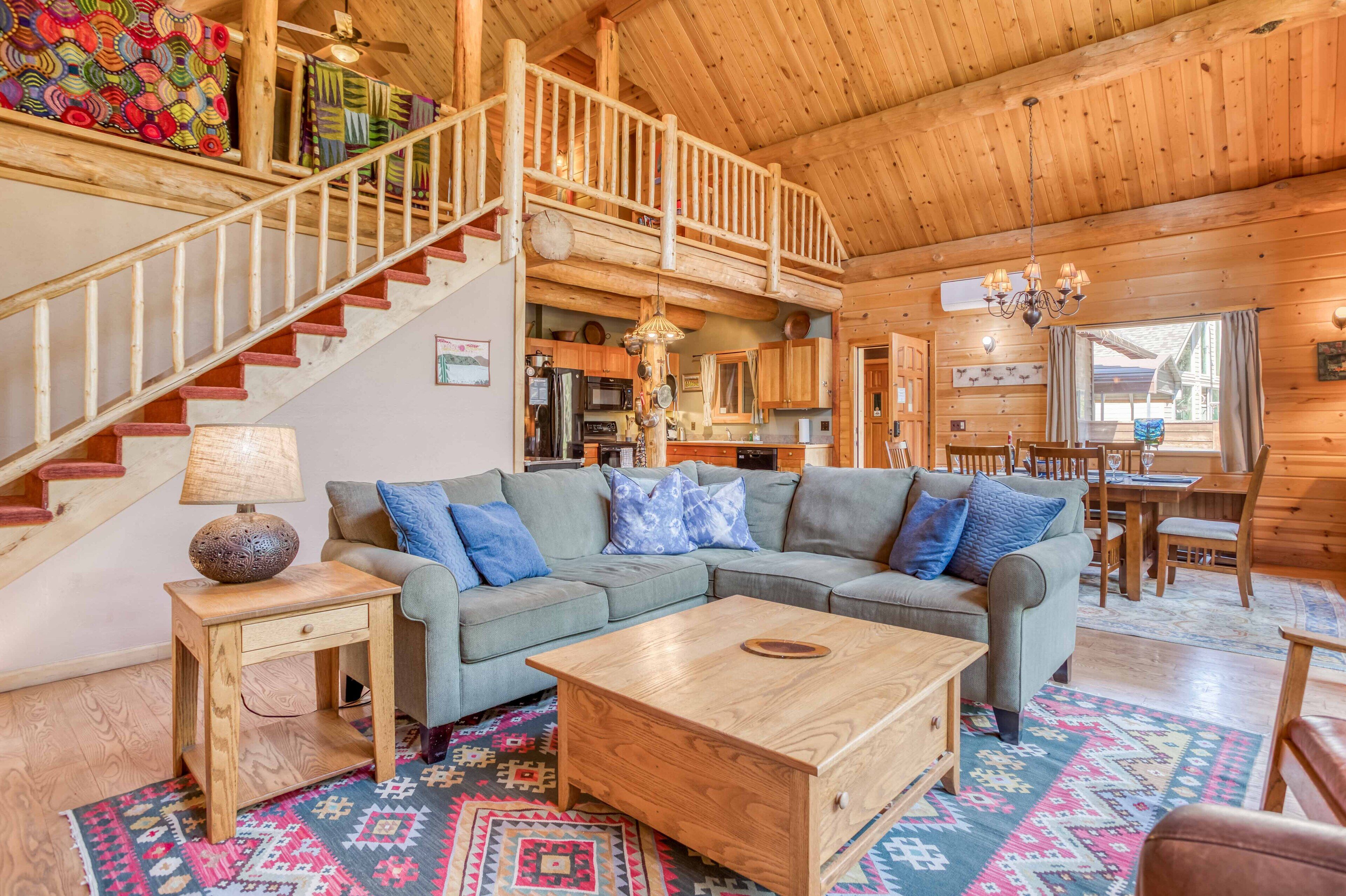 Dragonfly Cabin - Meredith Lodging, Romantic, Hot Tub, Modern Amenities!