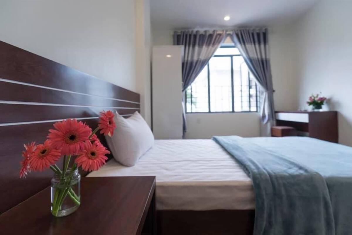 Single Room | Minibar, iron/ironing board (on request), WiFi (free)