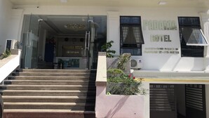 A multi-story building with a sign reading "PADAMA HOTEL" at the top. - Padama Hotel (Bai Chay)