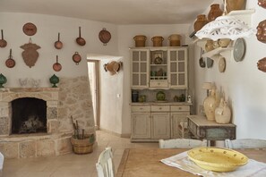 Dining - Luxury Trullo with private pool 3km from Ostuni (Ostuni)