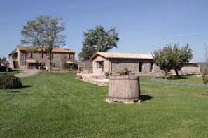 Exterior - AgriSpa Farmhouse Fra Viaco - Double French bed (Valentano)