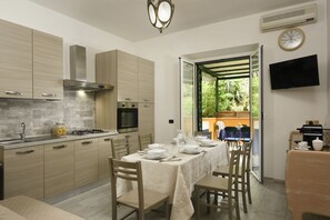 Kühlschrank, Ofen, Herdplatte, Geschirrspüler