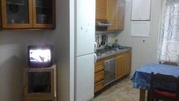 Frigorifero, forno, piano cottura, macchina per tè/caffè