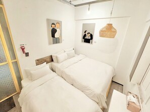 Decoración personalizada, muebles diferentes y escritorio 