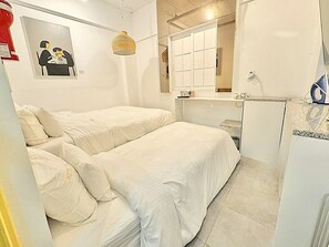 Decoración personalizada, muebles diferentes y escritorio 