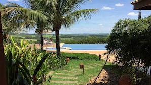 A pool area with a view of a beach and mountains. - BEAUTIFUL PROPERTY IN PORTO FELIZ (Porto feliz)