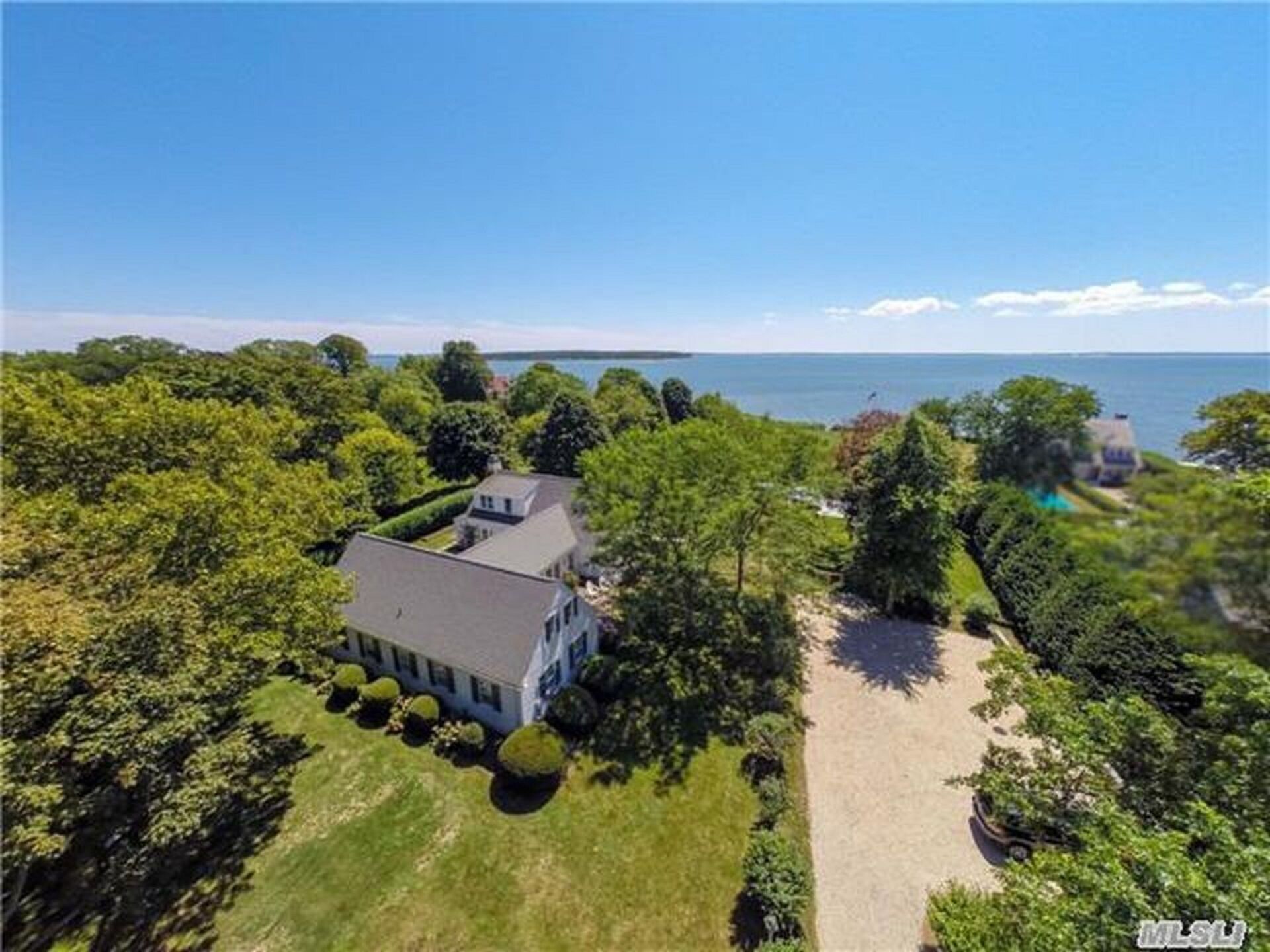 Beachfront New Suffolk Estate with Pool