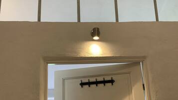 Basic Double Room, 1 Queen Bed (6) | Bathroom