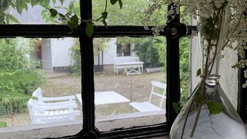 House (GÄrdshuset) | 1 bedroom, individually decorated, individually furnished