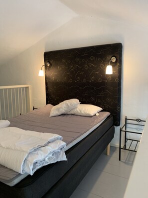 Royal Room, 1 Bedroom (Duplex) | Individually decorated, individually furnished, iron/ironing board - Bäddar & Ängar (Tomelilla)