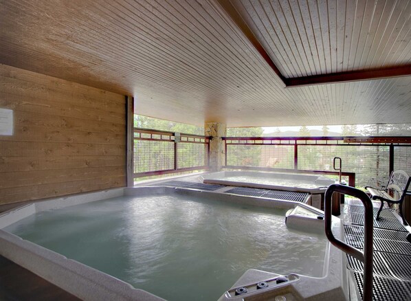 Spa - 3 Bedroom Condo in Breckenridge, CO, steps from town and skiing, indoor parking (Breckenridge)