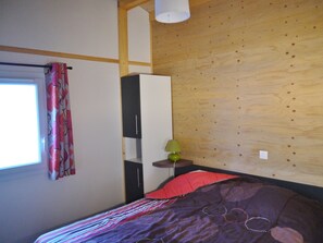 Chalet Premium | Cortinas opacas y accesible en silla de ruedas