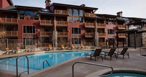 Piscina all'aperto, una piscina riscaldata