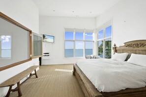 5 bedrooms, iron/ironing board, WiFi, bed sheets