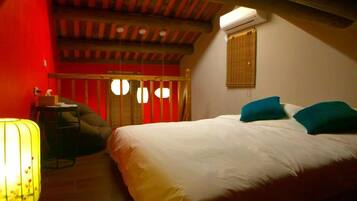 Familien-Vierbettzimmer | Minibar, Schreibtisch, kostenloses WLAN, Bettwäsche