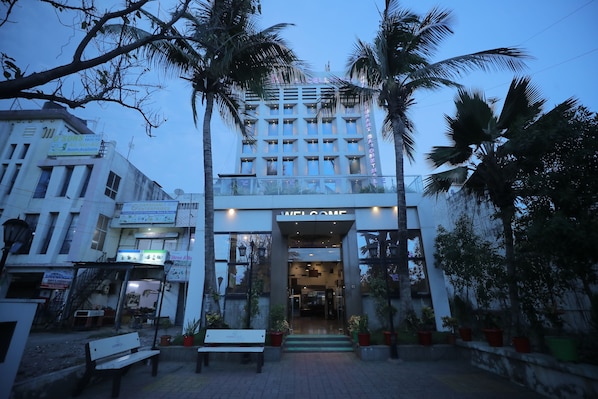 Front of property - Hotel The Excellency (Surat)