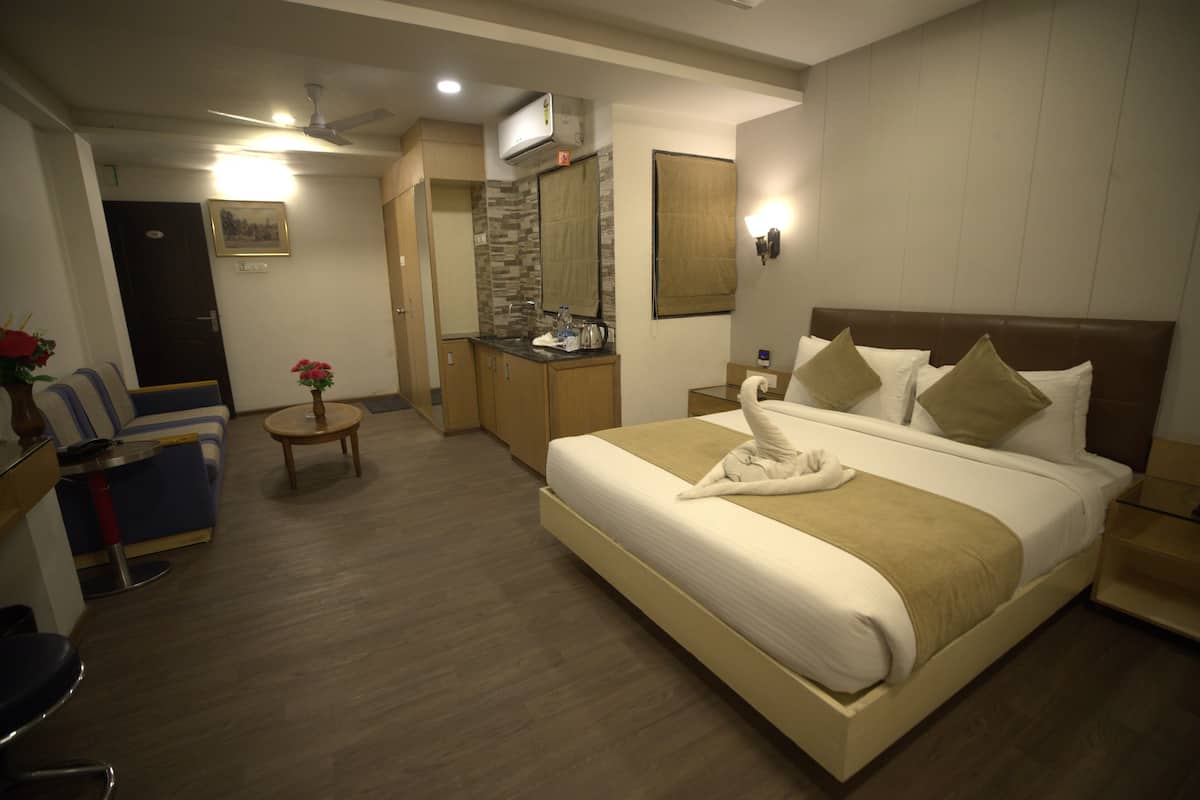 1 bedroom, minibar, individually furnished, desk