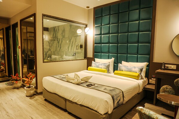 Superior Suite | Minibar, individually furnished, desk, laptop workspace