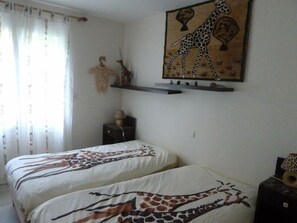 4 chambres, fer et planche à repasser, Wi-Fi, draps fournis
