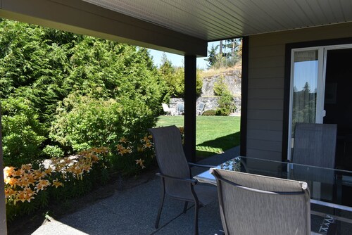 Executive Suite with commanding views - Claudette Ct.