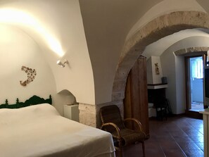 2 soverom, strykejern/-brett, wi-fi (mot et tillegg) og sengetøy