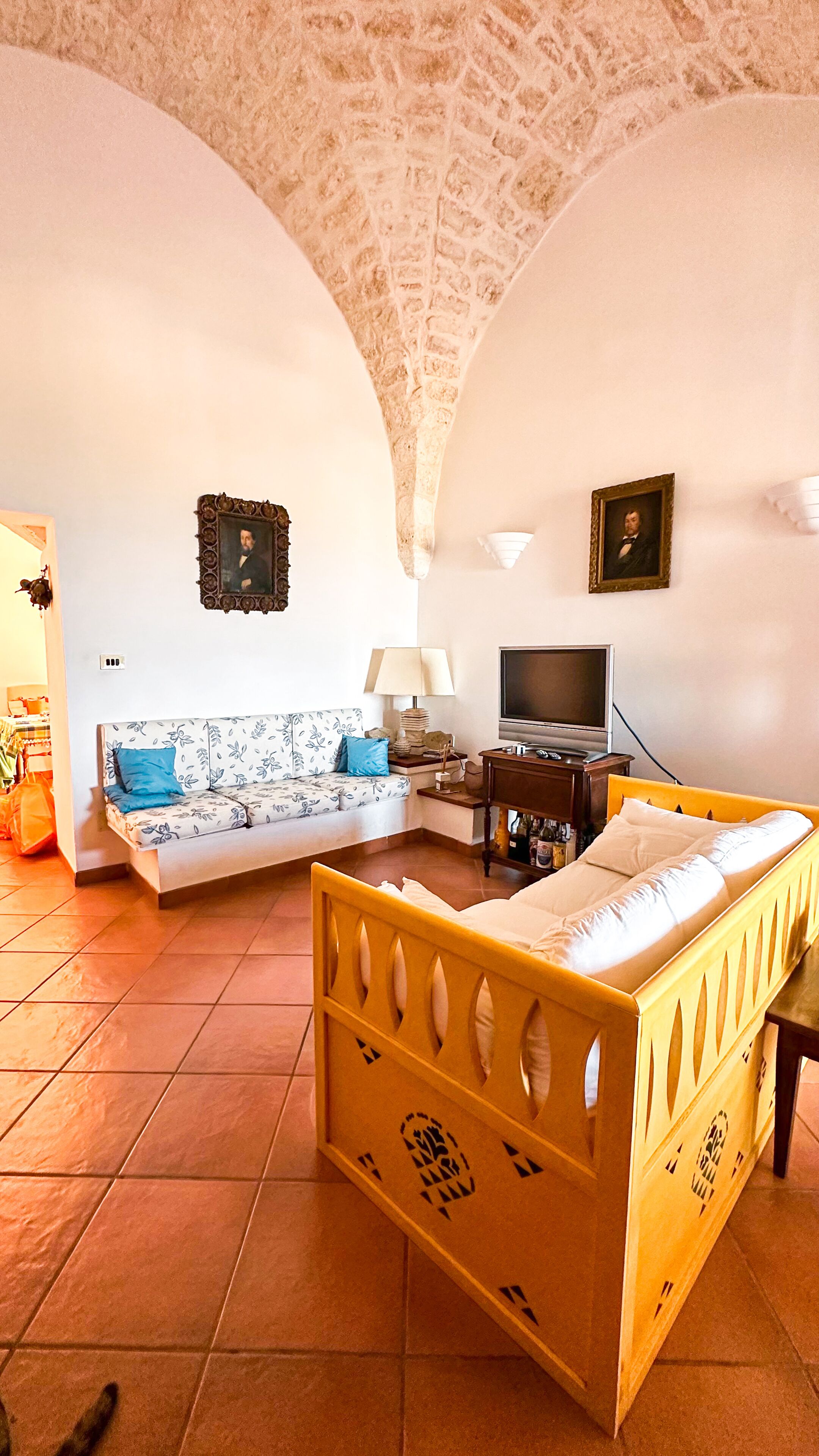 TV, libri, impianto stereo