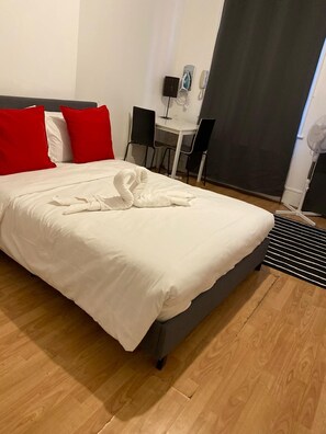 غرفة مزدوجة (Budget, room 2) | مكواة/لوح كي وواي فاي مجانًا وملاءات أسرّة