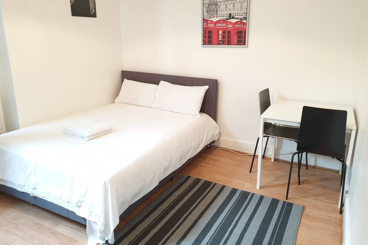 Double Room (Budget, room 12) | Iron/ironing board, free WiFi, bed sheets