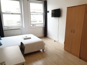 غرفة مزدوجة (Budget, room 6) | مكواة/لوح كي وواي فاي مجانًا وملاءات أسرّة