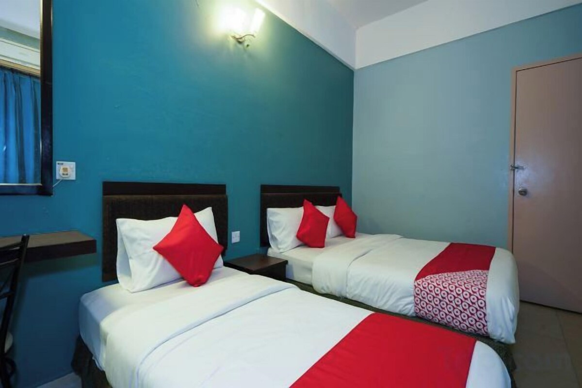 Laptop workspace, WiFi (free), bed sheets