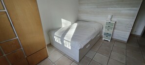 3 chambres, fer et planche à repasser, lit parapluie, Wi-Fi gratuit