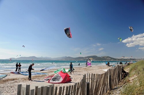 Maison au calme avec piscine & jeux pour enfants - 15 km de Hyères & Toulon